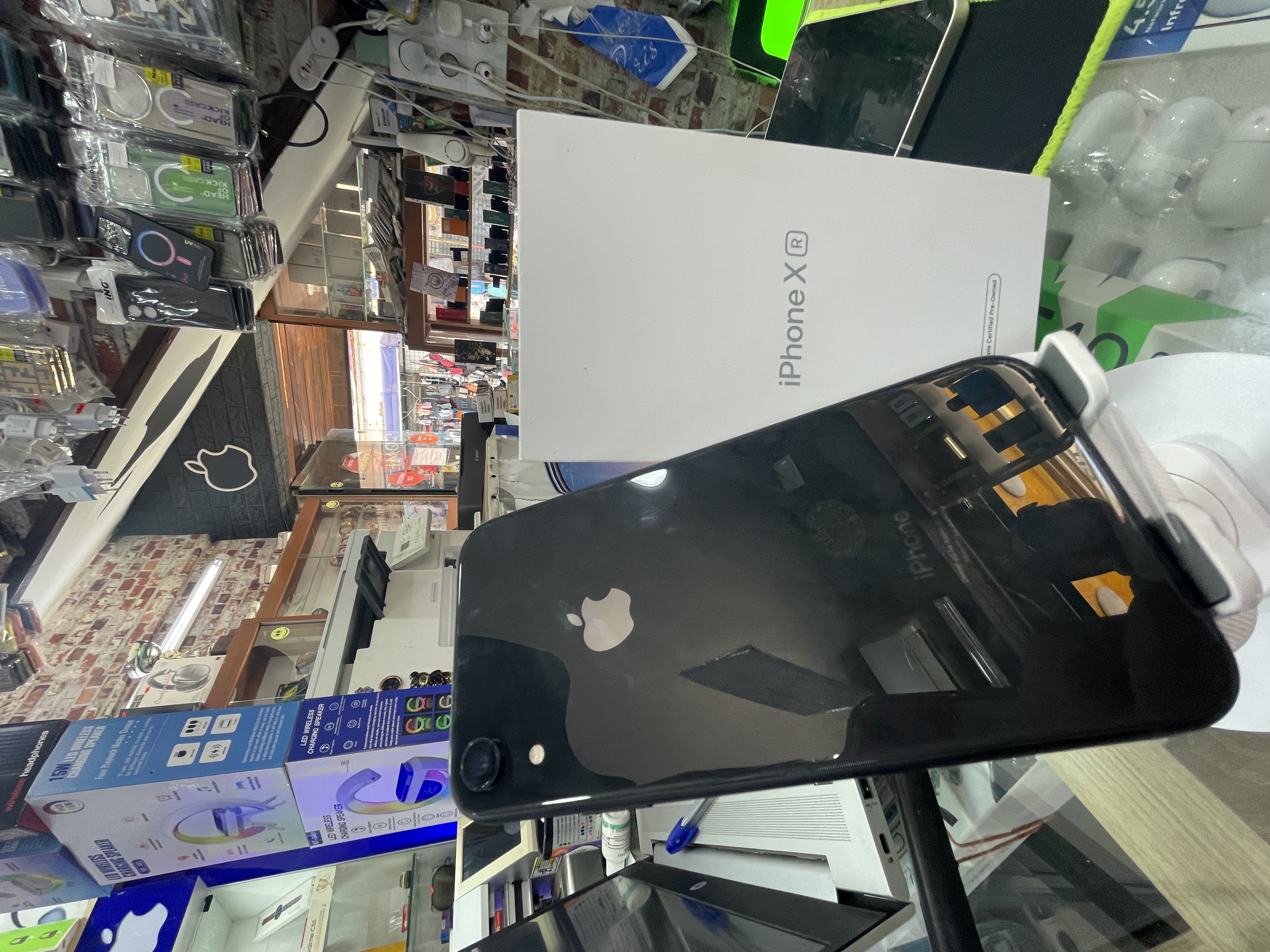  IPHONE XR COFFRE NOIR